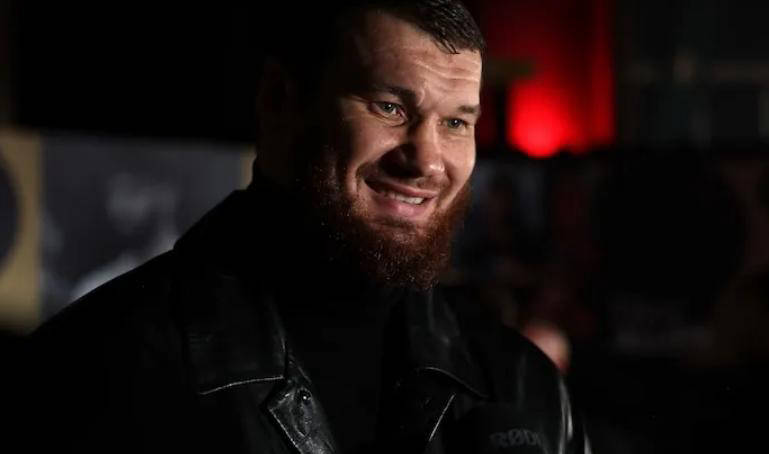 队飞抵英国, 赛机会